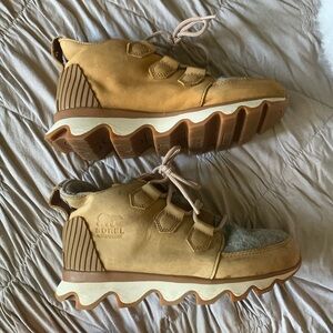 Waterproof Sorel size 6 hiking boots